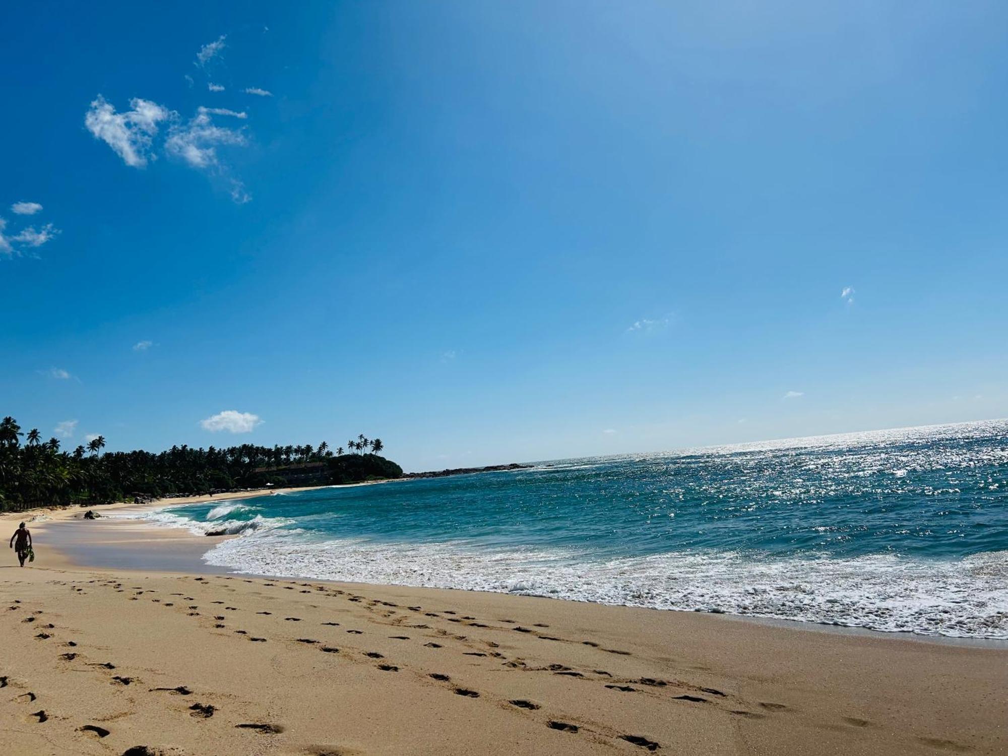 Shadow Surf Bay Hotel Tangalle Exterior photo