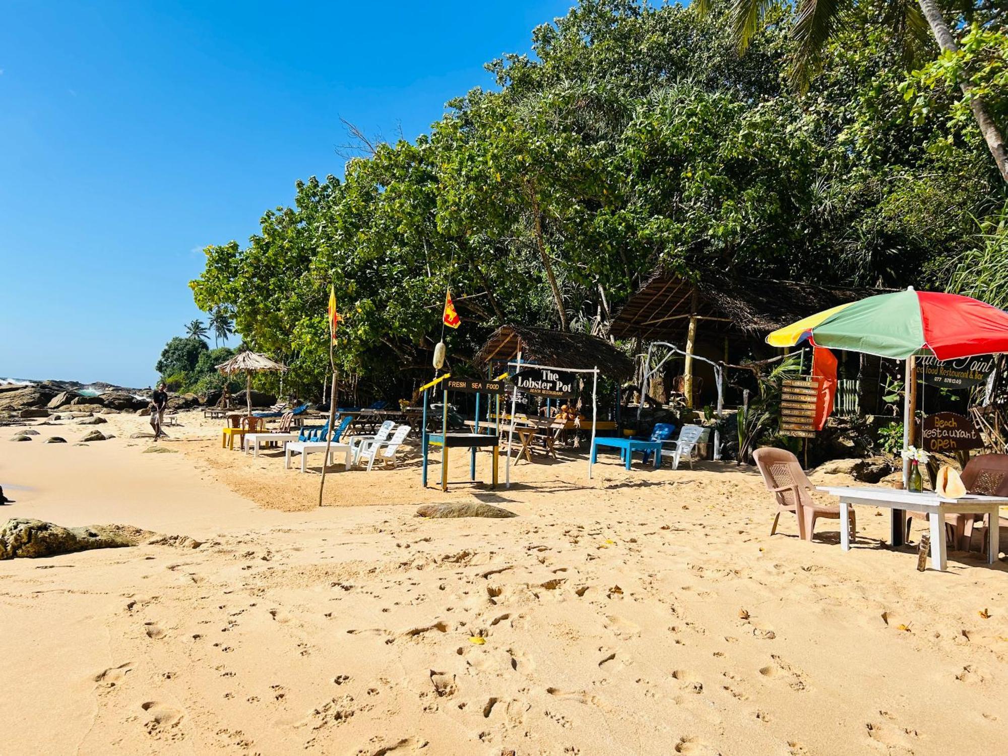 Shadow Surf Bay Hotel Tangalle Exterior photo