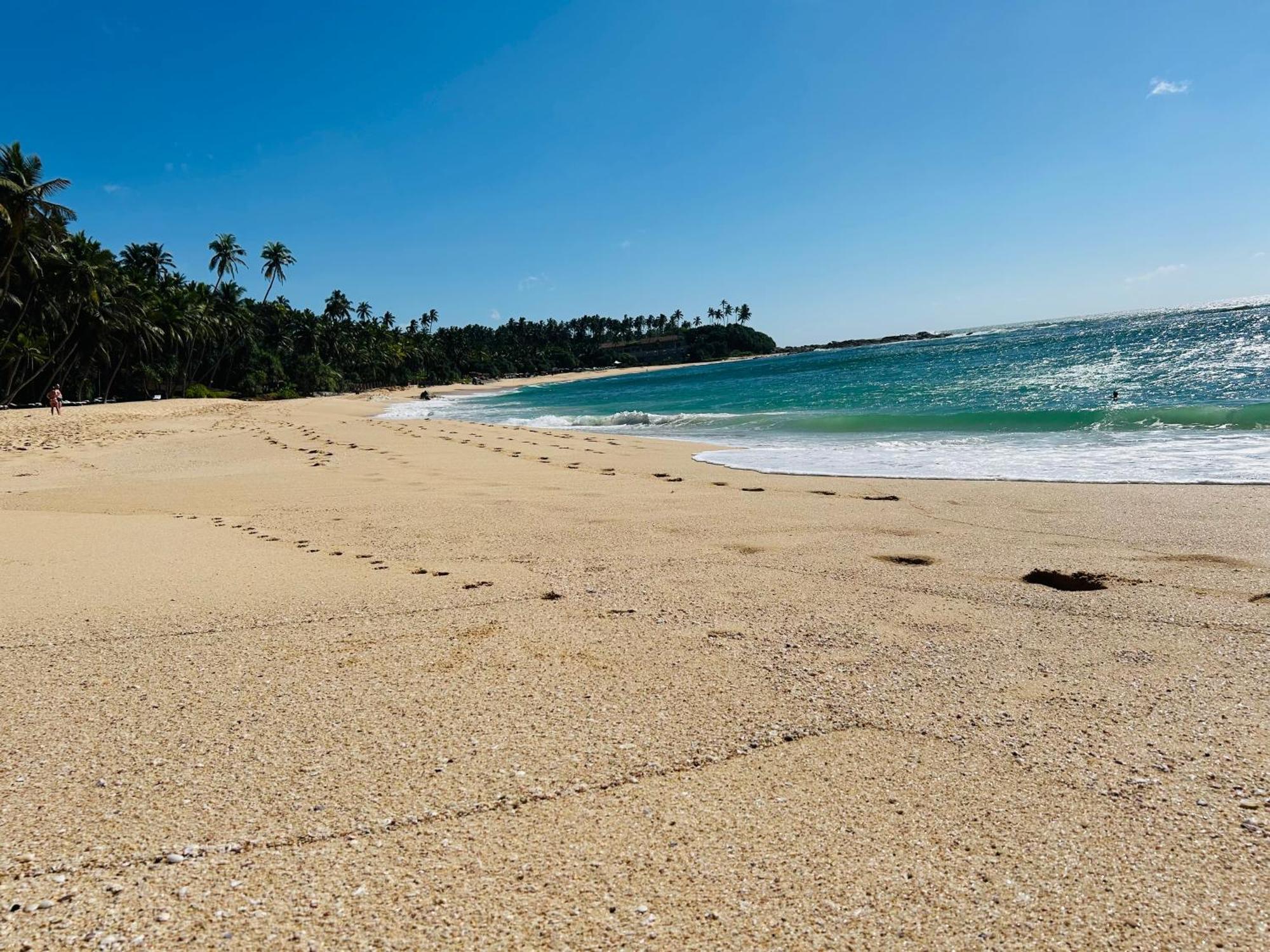 Shadow Surf Bay Hotel Tangalle Exterior photo