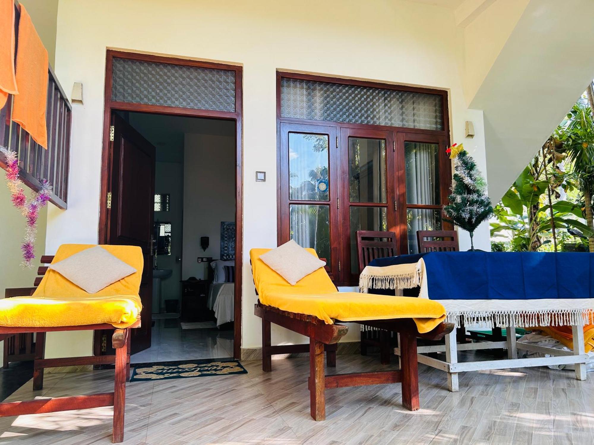 Shadow Surf Bay Hotel Tangalle Exterior photo