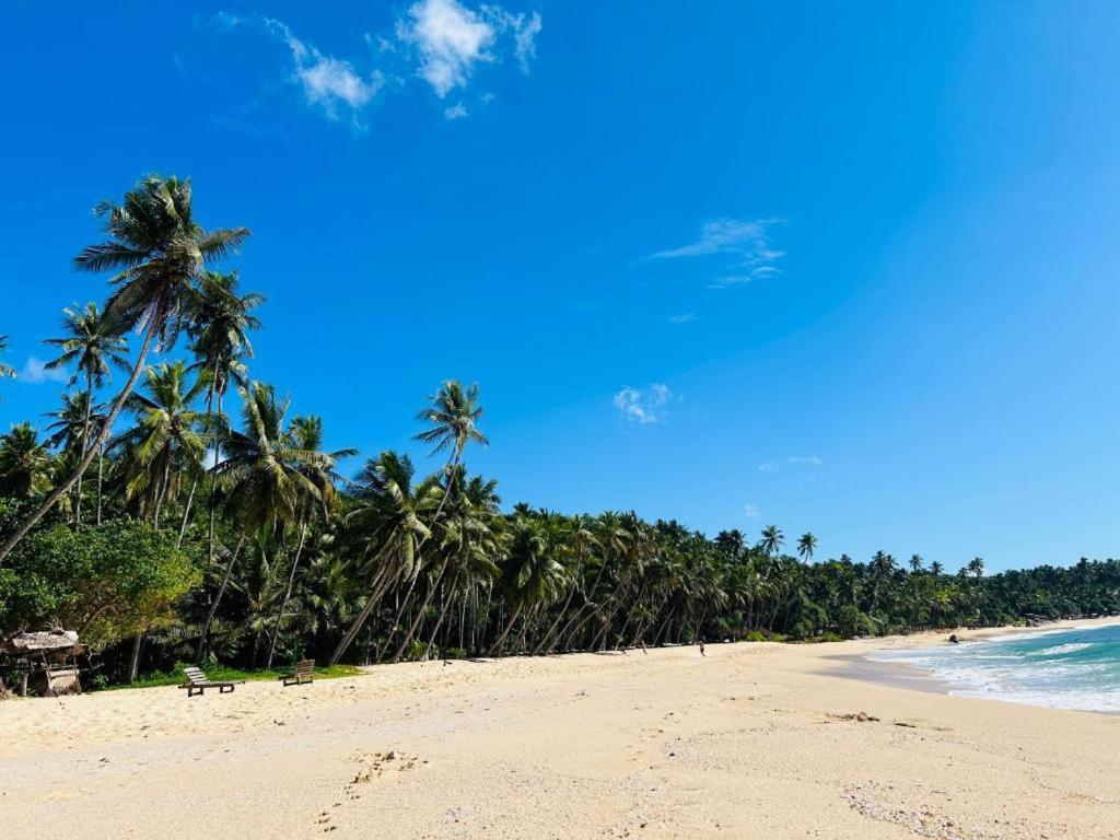 Shadow Surf Bay Hotel Tangalle Exterior photo