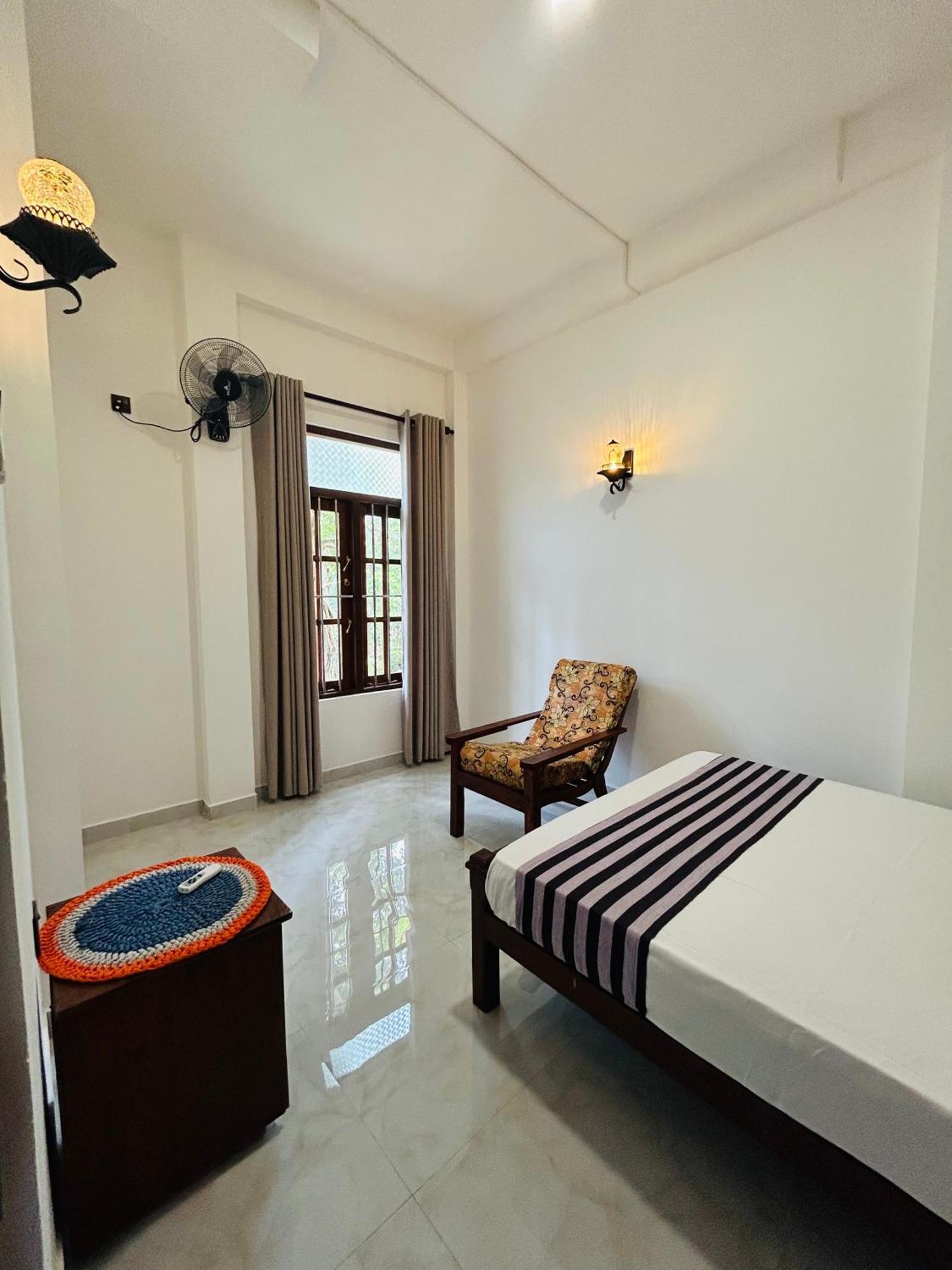 Shadow Surf Bay Hotel Tangalle Exterior photo