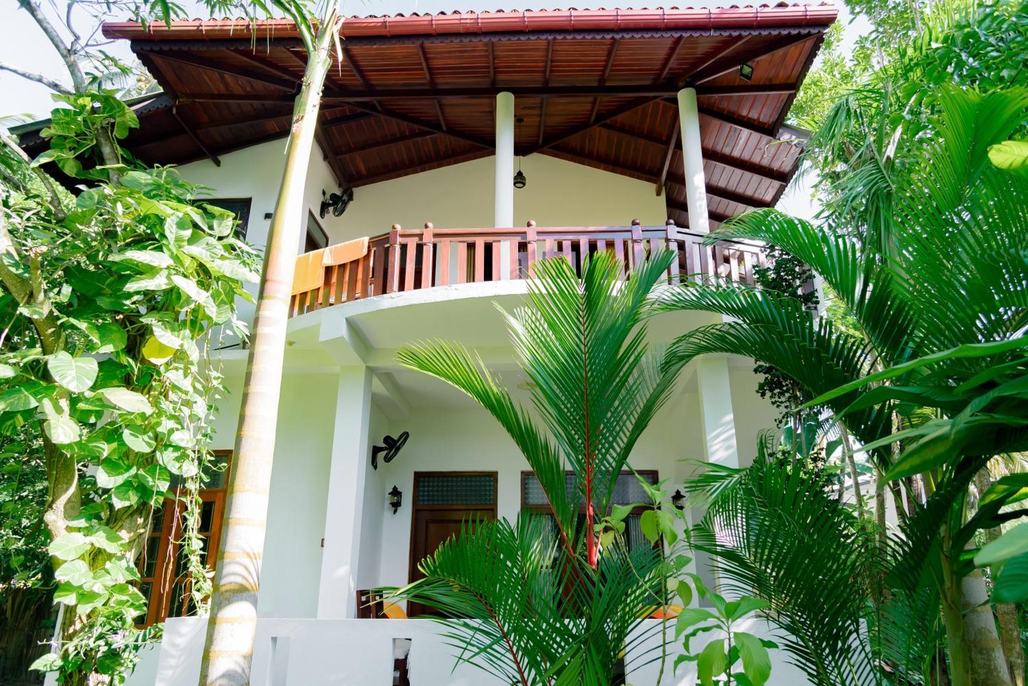 Shadow Surf Bay Hotel Tangalle Exterior photo