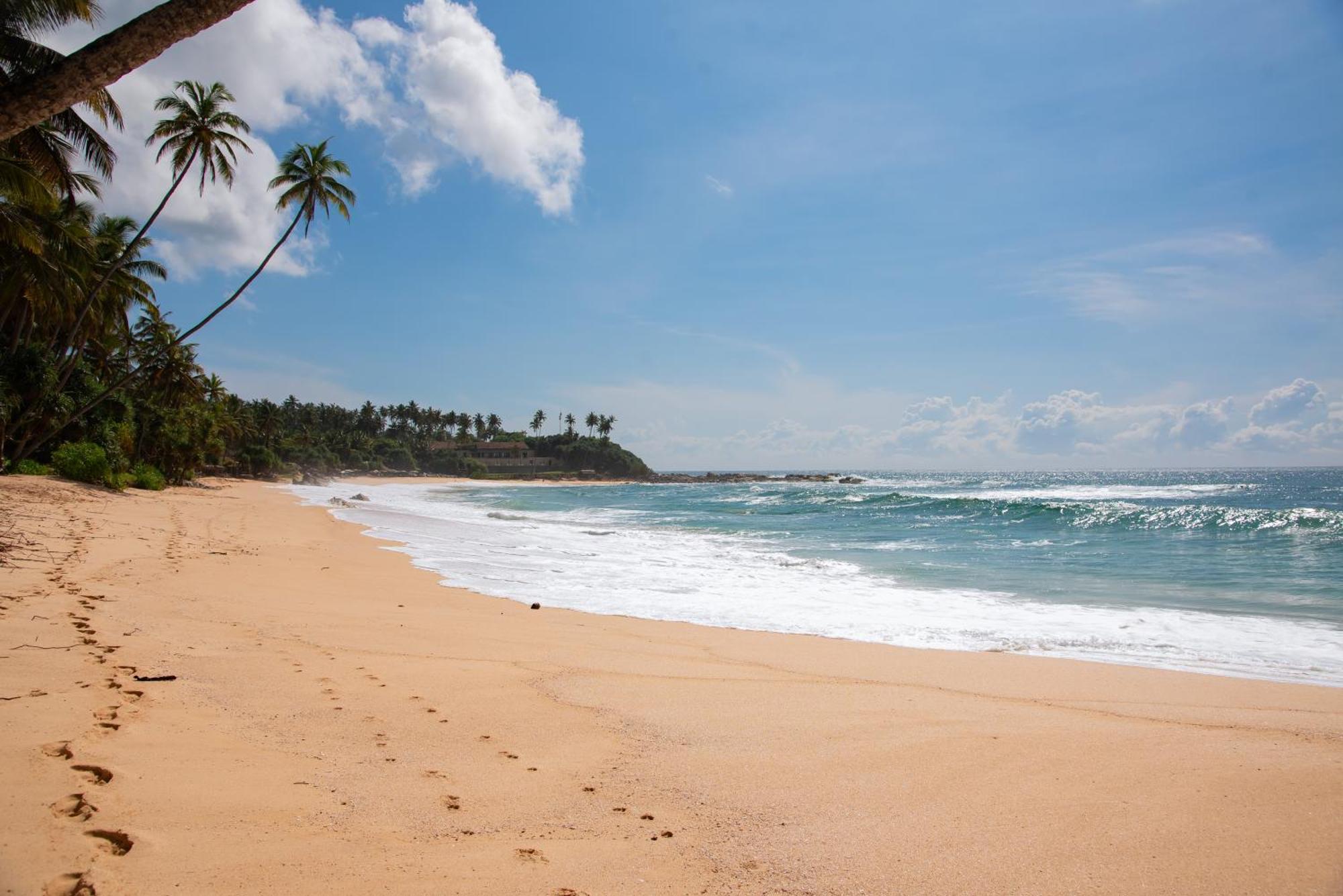 Shadow Surf Bay Hotel Tangalle Exterior photo