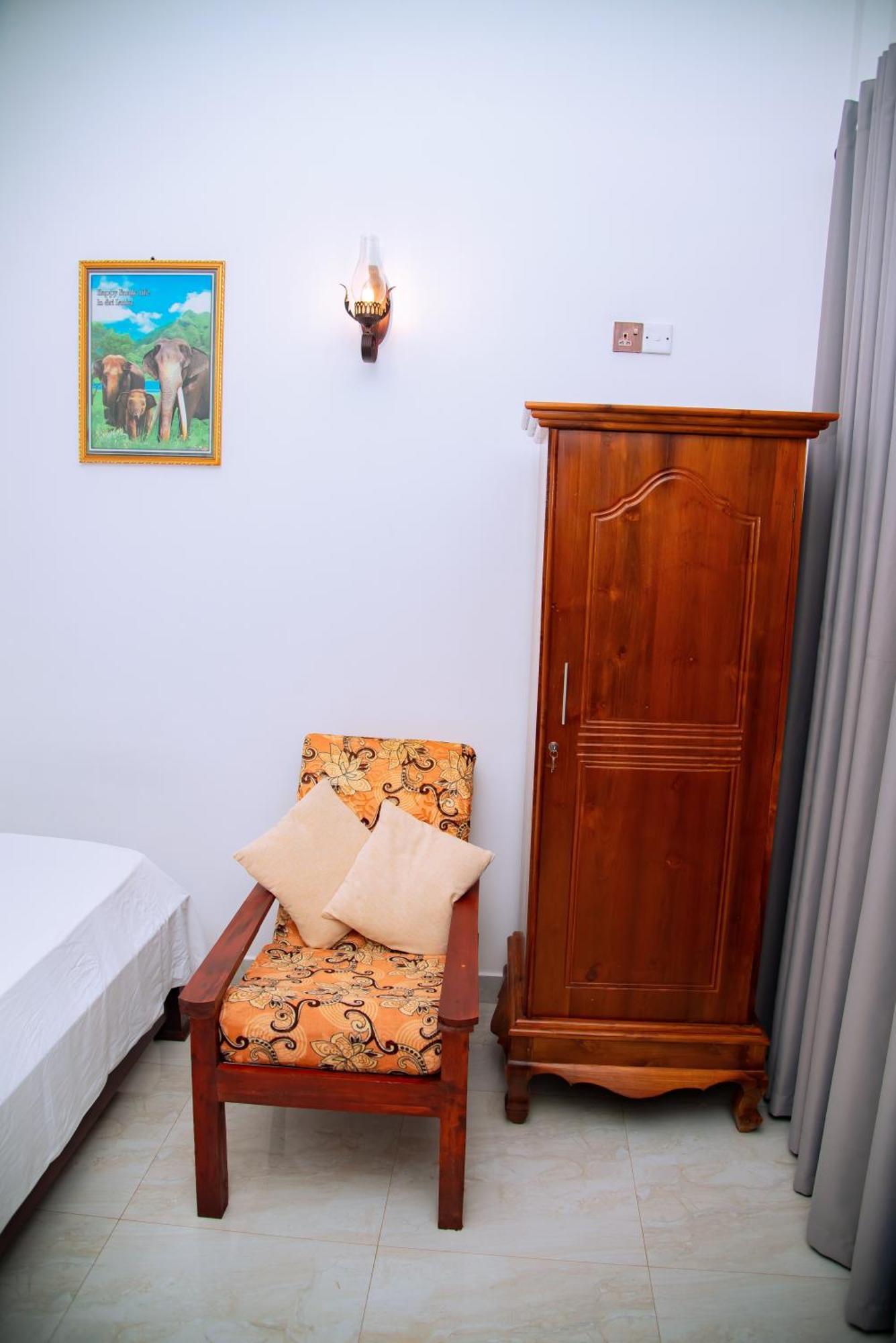 Shadow Surf Bay Hotel Tangalle Exterior photo
