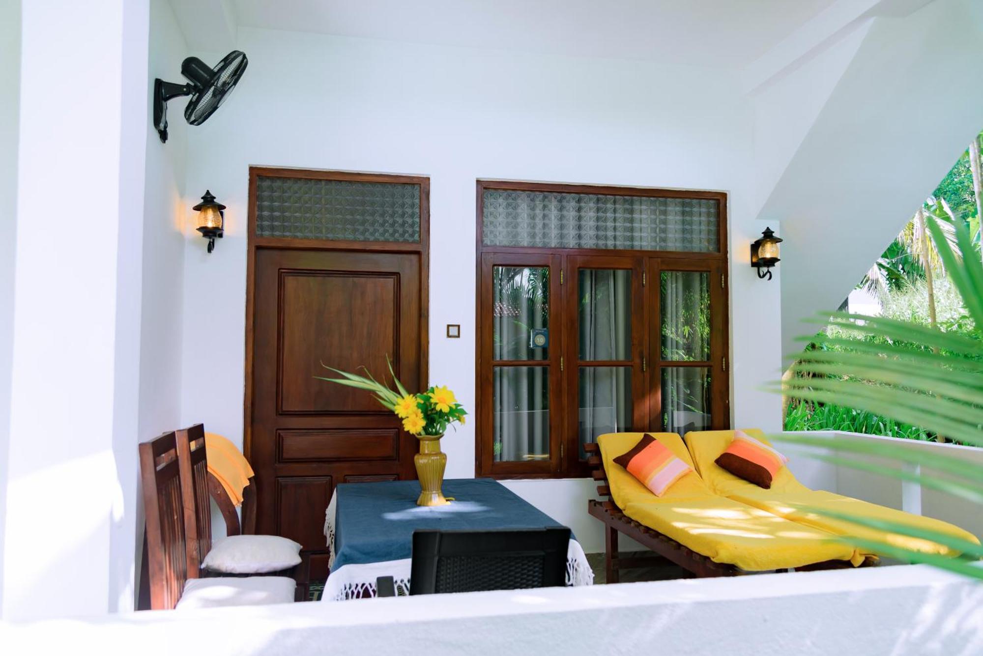Shadow Surf Bay Hotel Tangalle Exterior photo