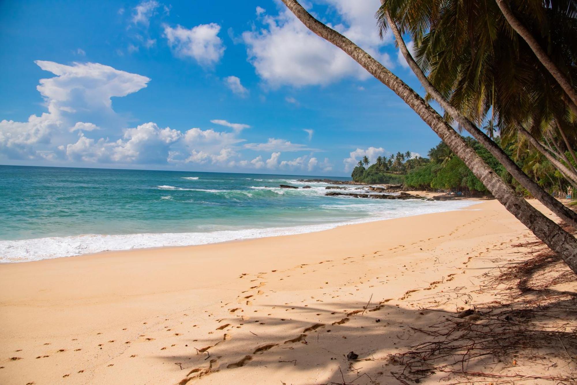 Shadow Surf Bay Hotel Tangalle Exterior photo