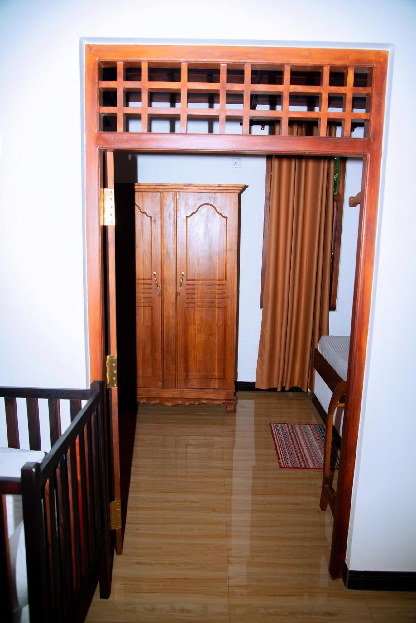 Shadow Surf Bay Hotel Tangalle Exterior photo