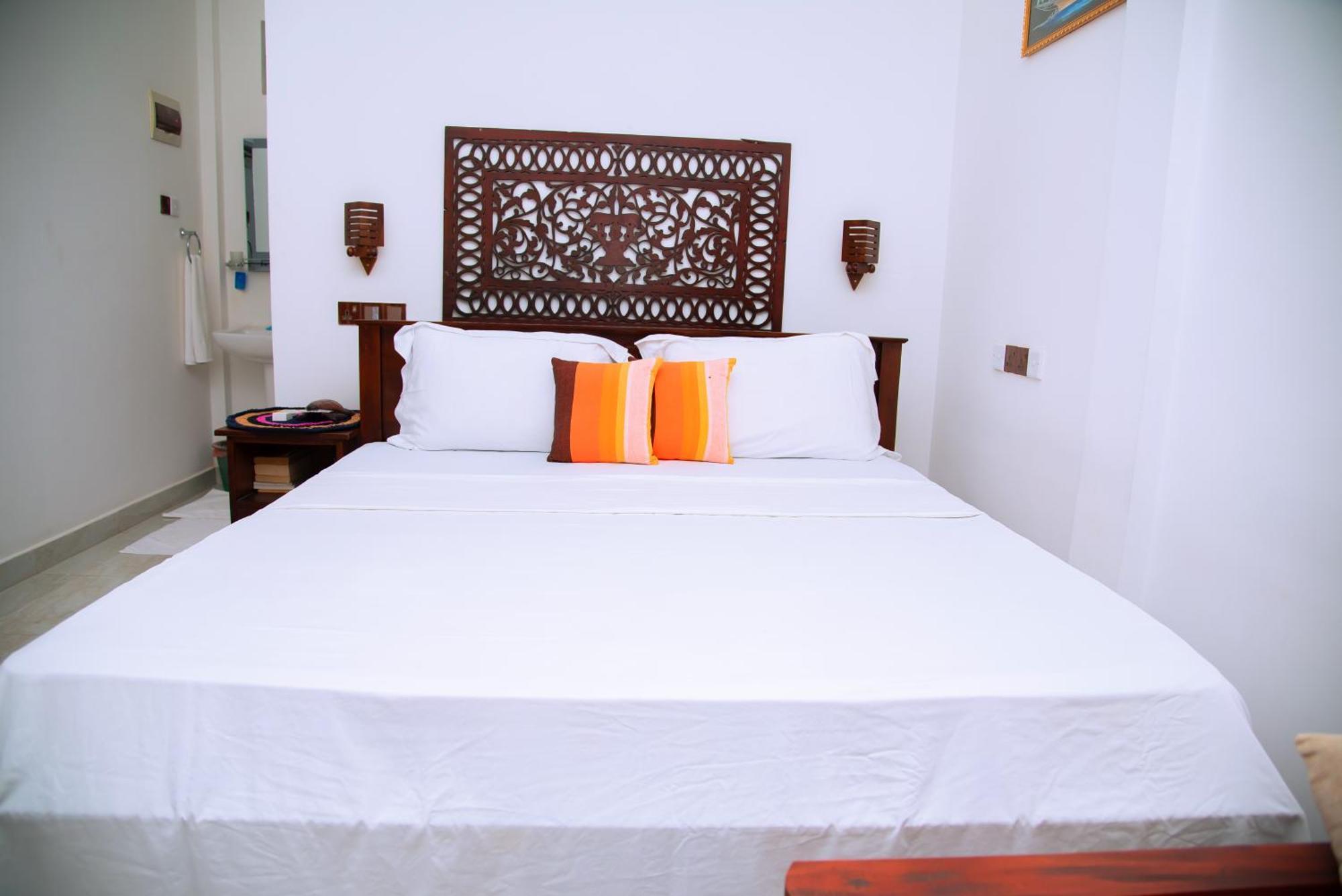 Shadow Surf Bay Hotel Tangalle Exterior photo