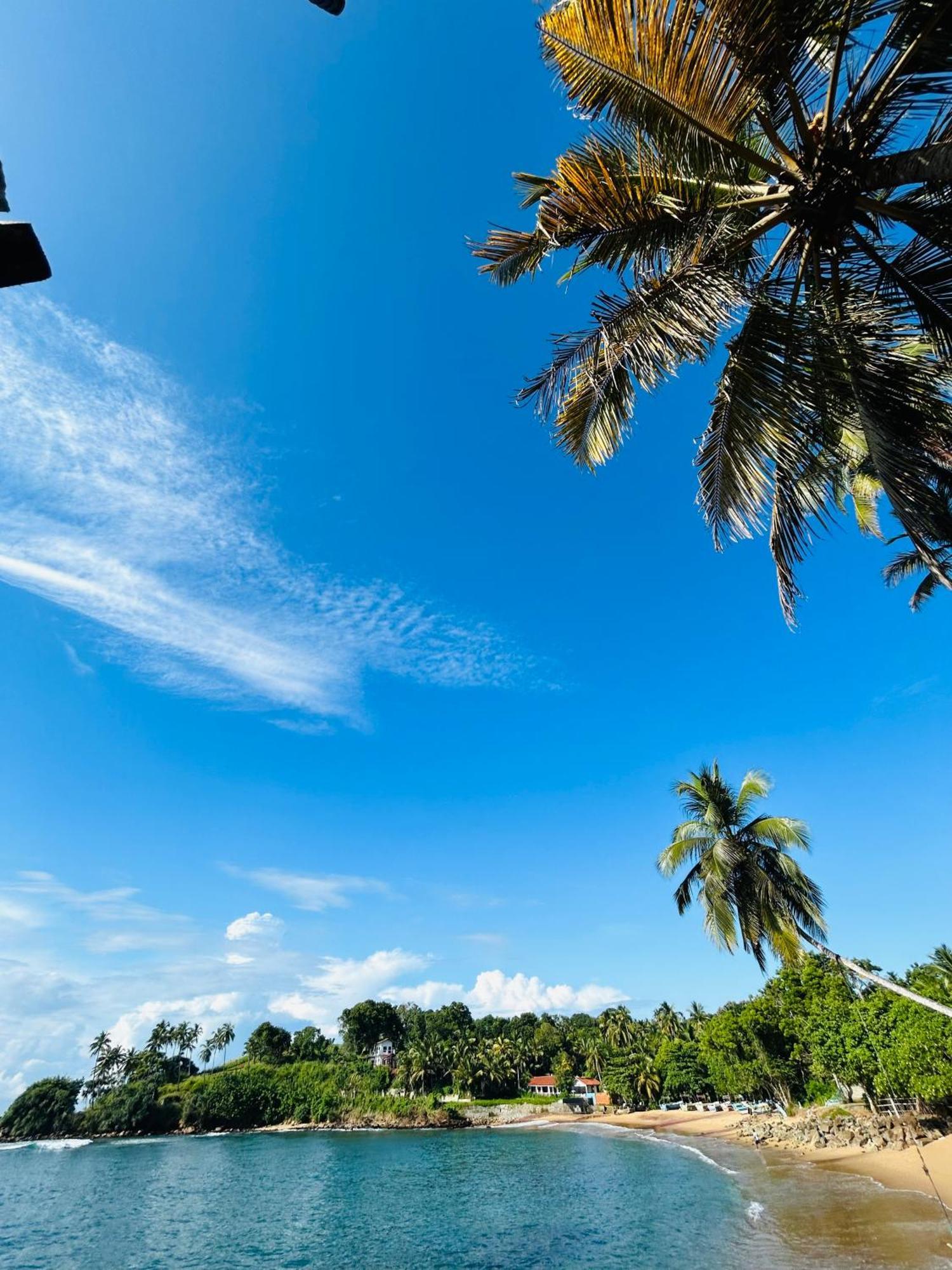 Shadow Surf Bay Hotel Tangalle Exterior photo